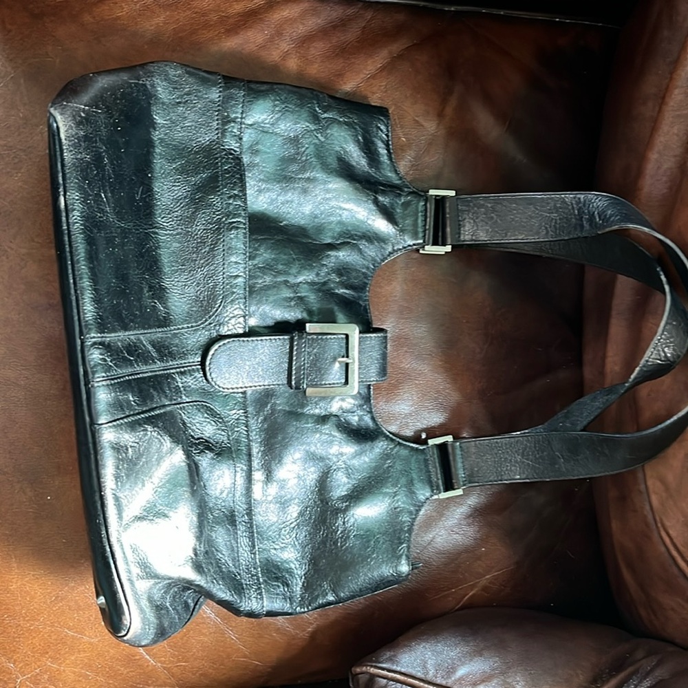 Selling used Clark’s shoulder bag, black.